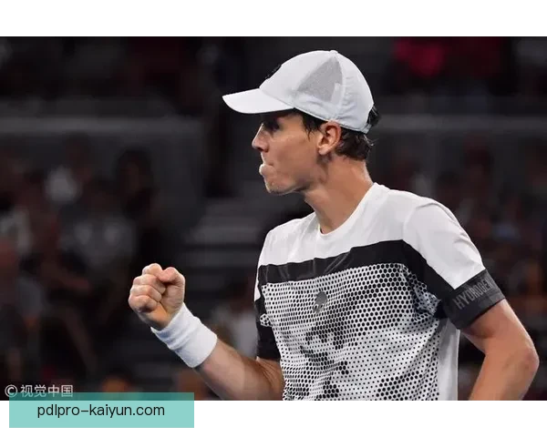 克里斯·理查兹状态回暖，备受期待的年轻后卫展现出强大竞争力